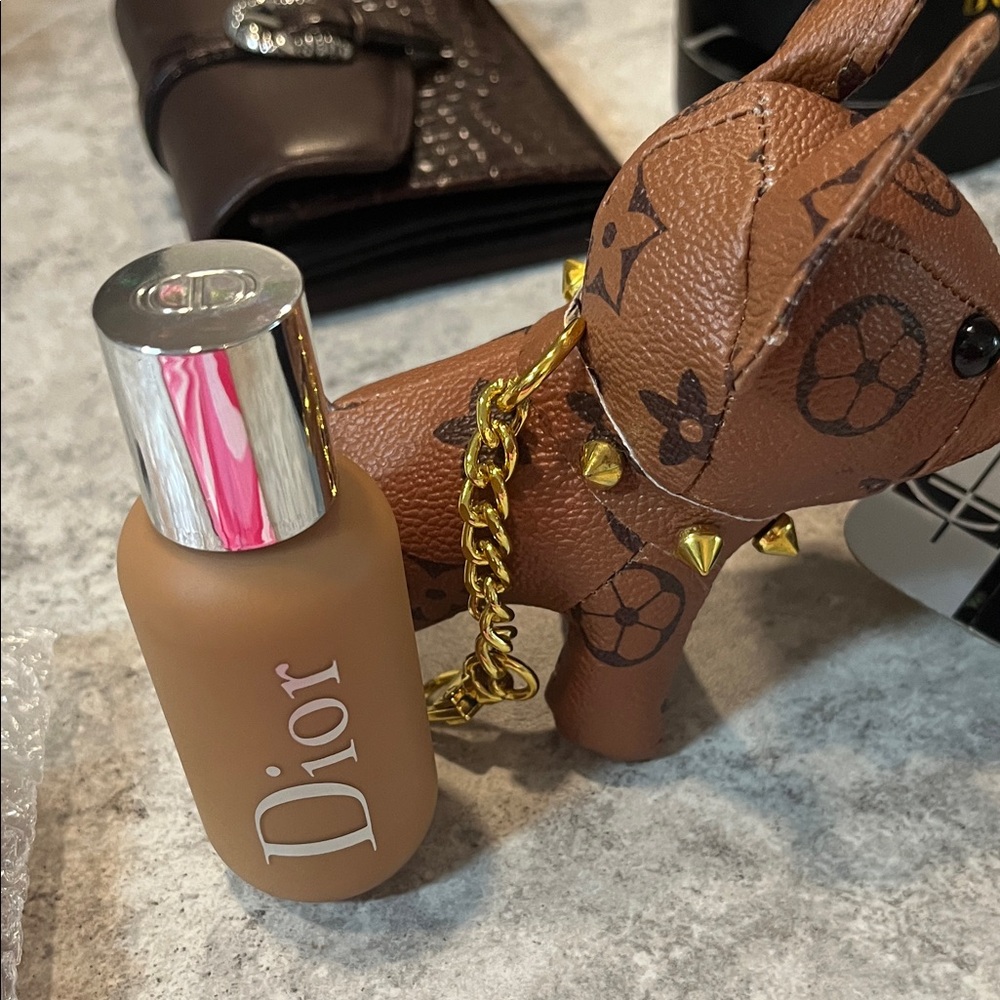 Dior Liquid Foundation - Medium Tan - Picture 5 of 5